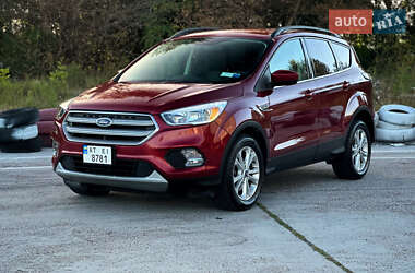 Внедорожник / Кроссовер Ford Escape 2018 в 