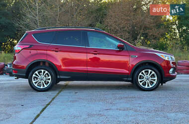 Внедорожник / Кроссовер Ford Escape 2018 в 