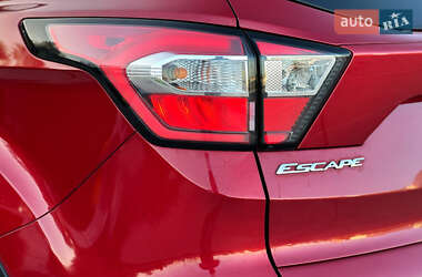 Внедорожник / Кроссовер Ford Escape 2018 в 