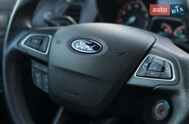 Внедорожник / Кроссовер Ford Escape 2018 в 