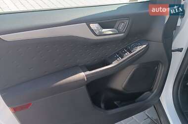 Внедорожник / Кроссовер Ford Escape 2020 в 