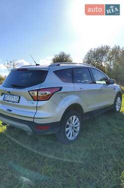 Внедорожник / Кроссовер Ford Escape 2017 в 