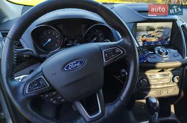 Внедорожник / Кроссовер Ford Escape 2017 в 