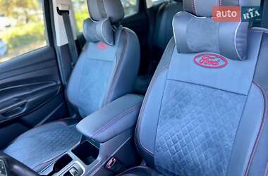 Внедорожник / Кроссовер Ford Escape 2018 в 
