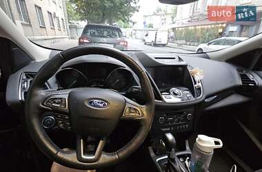 Внедорожник / Кроссовер Ford Escape 2017 в 