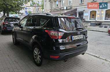 Внедорожник / Кроссовер Ford Escape 2017 в 