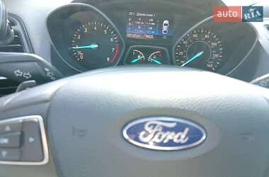 Внедорожник / Кроссовер Ford Escape 2016 в 