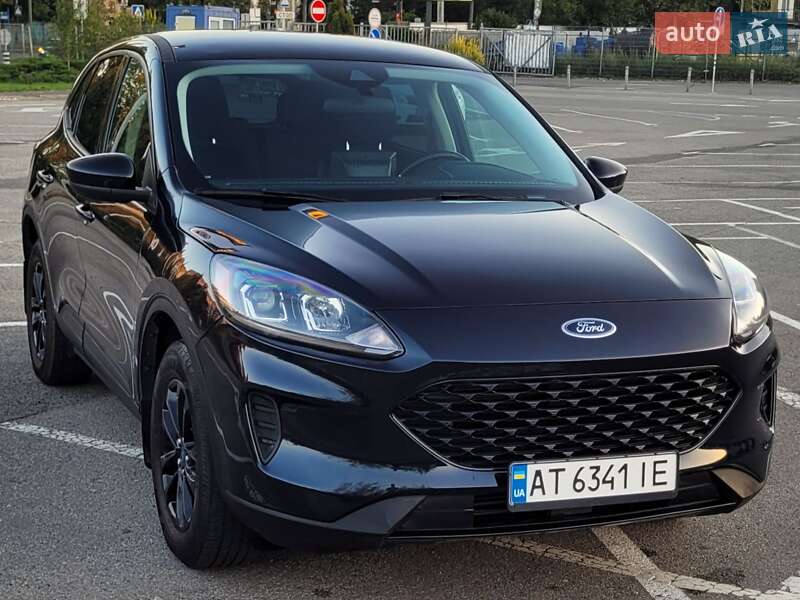Позашляховик / Кросовер Ford Escape 2021 в 