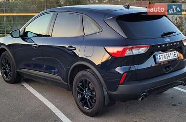 Позашляховик / Кросовер Ford Escape 2021 в 
