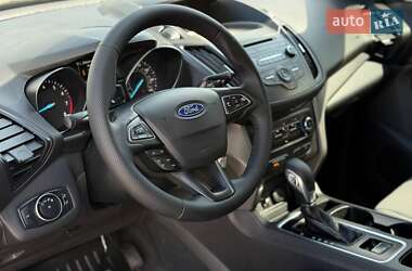 Внедорожник / Кроссовер Ford Escape 2018 в 
