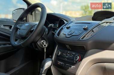 Внедорожник / Кроссовер Ford Escape 2018 в 