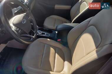Внедорожник / Кроссовер Ford Escape 2019 в 