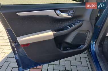 Внедорожник / Кроссовер Ford Escape 2019 в 