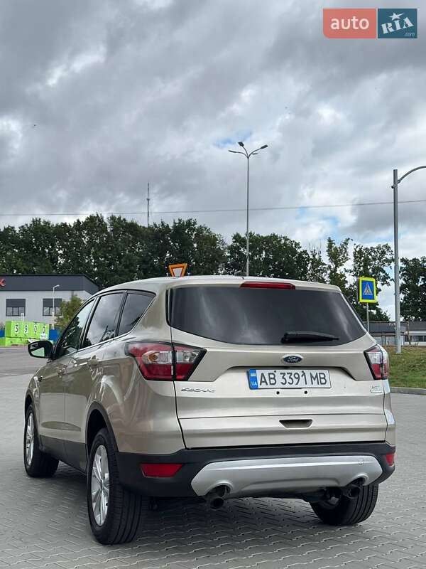 Позашляховик / Кросовер Ford Escape 2017 в Вінниці