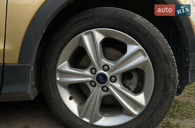 Внедорожник / Кроссовер Ford Escape 2014 в 