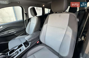 Внедорожник / Кроссовер Ford Escape 2018 в 