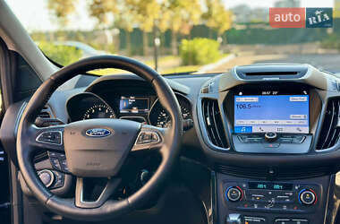 Внедорожник / Кроссовер Ford Escape 2017 в 