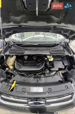 Внедорожник / Кроссовер Ford Escape 2015 в 