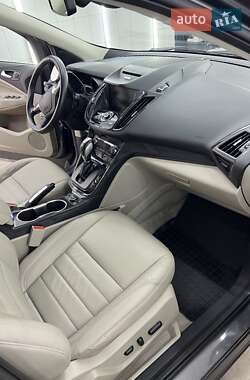 Внедорожник / Кроссовер Ford Escape 2015 в 