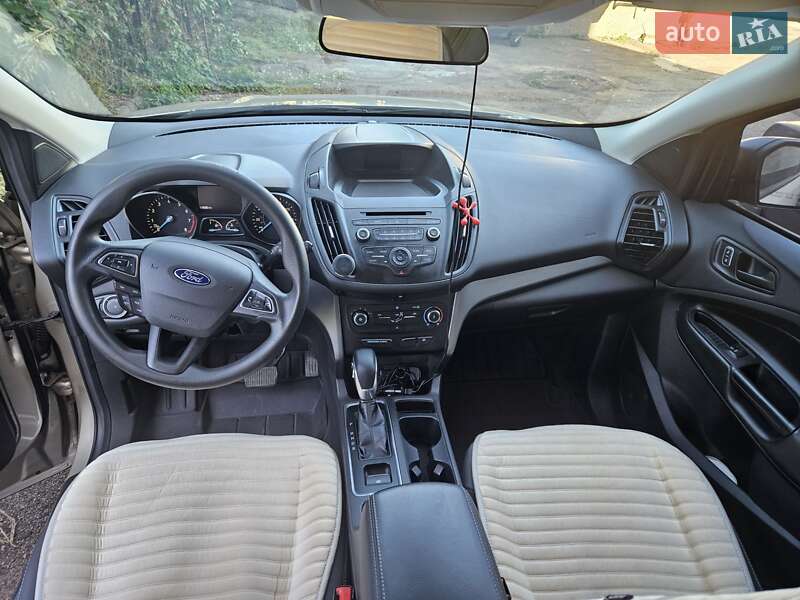 Внедорожник / Кроссовер Ford Escape 2017 в Черкассах