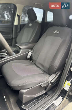 Внедорожник / Кроссовер Ford Escape 2017 в 