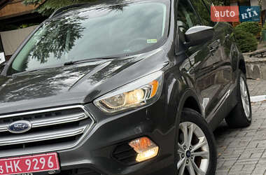Внедорожник / Кроссовер Ford Escape 2016 в 