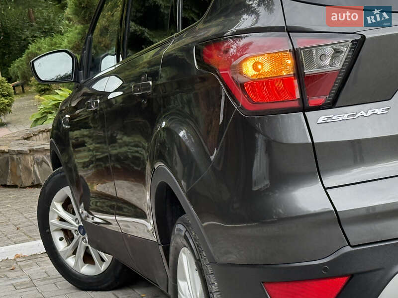 Внедорожник / Кроссовер Ford Escape 2016 в Дрогобыче