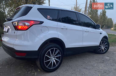 Внедорожник / Кроссовер Ford Escape 2018 в 