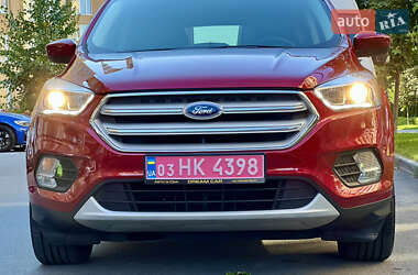 Внедорожник / Кроссовер Ford Escape 2018 в 