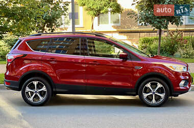 Внедорожник / Кроссовер Ford Escape 2018 в 