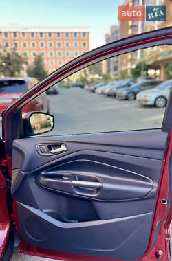 Внедорожник / Кроссовер Ford Escape 2018 в 