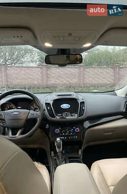 Внедорожник / Кроссовер Ford Escape 2018 в 