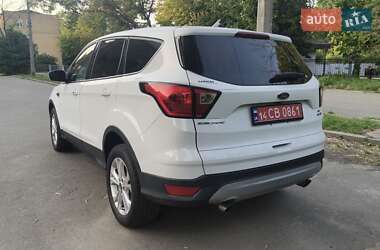 Внедорожник / Кроссовер Ford Escape 2019 в 