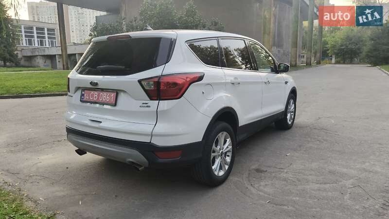 Внедорожник / Кроссовер Ford Escape 2019 в Киеве