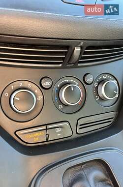 Внедорожник / Кроссовер Ford Escape 2015 в 