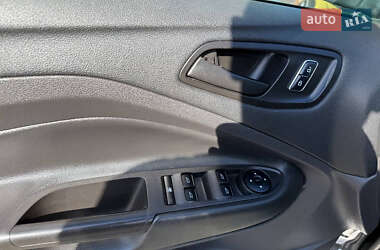 Внедорожник / Кроссовер Ford Escape 2016 в 