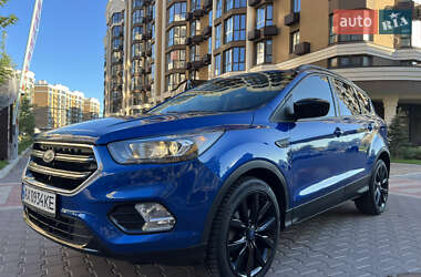 Внедорожник / Кроссовер Ford Escape 2017 в 
