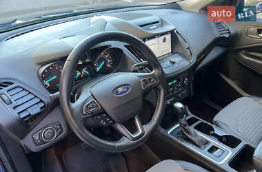 Внедорожник / Кроссовер Ford Escape 2017 в 