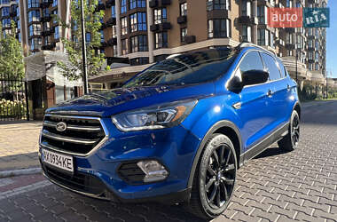 Внедорожник / Кроссовер Ford Escape 2017 в 