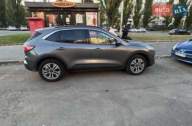 Внедорожник / Кроссовер Ford Escape 2021 в 