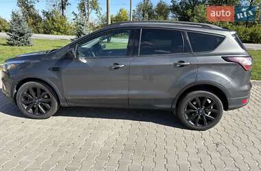 Внедорожник / Кроссовер Ford Escape 2017 в Ивано-Франковске