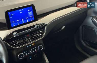 Внедорожник / Кроссовер Ford Escape 2020 в 