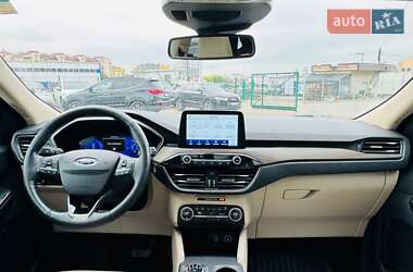 Внедорожник / Кроссовер Ford Escape 2020 в 
