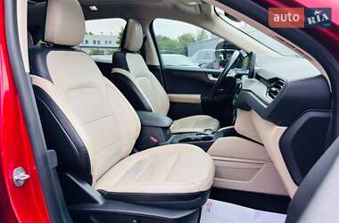 Внедорожник / Кроссовер Ford Escape 2020 в 