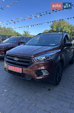 Внедорожник / Кроссовер Ford Escape 2018 в Черновцах