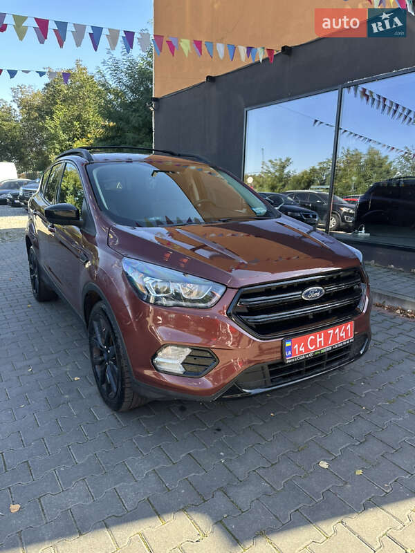 Внедорожник / Кроссовер Ford Escape 2018 в Черновцах