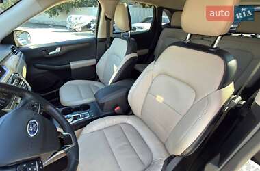 Внедорожник / Кроссовер Ford Escape 2020 в 