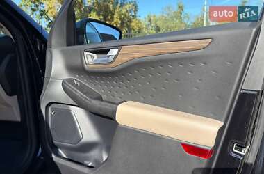 Внедорожник / Кроссовер Ford Escape 2020 в 