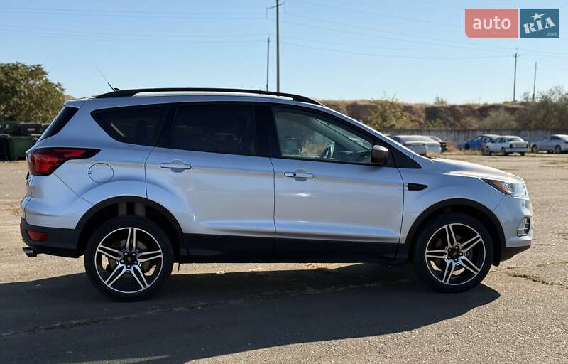 Внедорожник / Кроссовер Ford Escape 2019 в Одессе