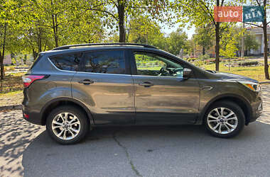 Внедорожник / Кроссовер Ford Escape 2018 в 